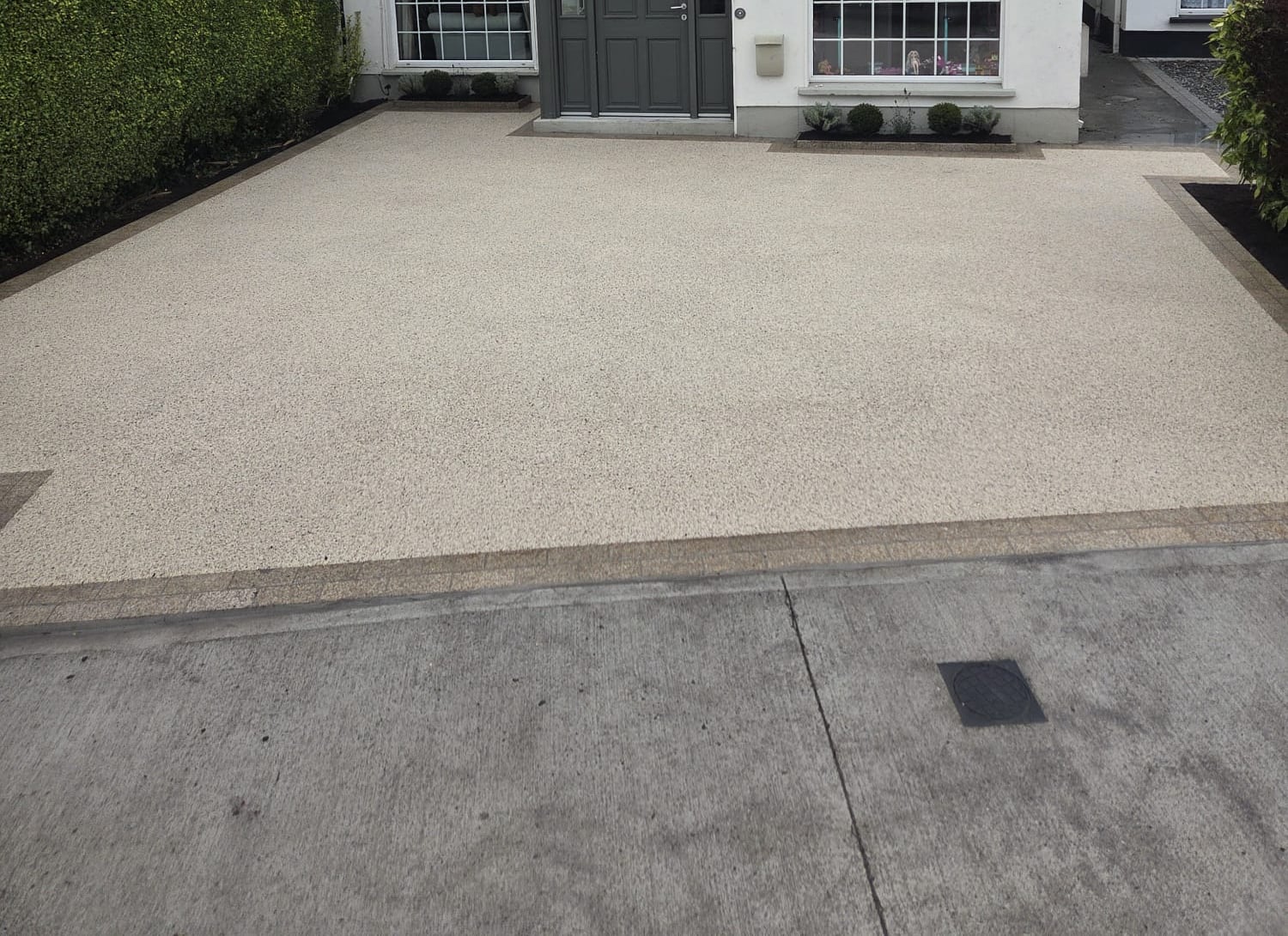 The same drive finished in resin-bound stone inside the granite border