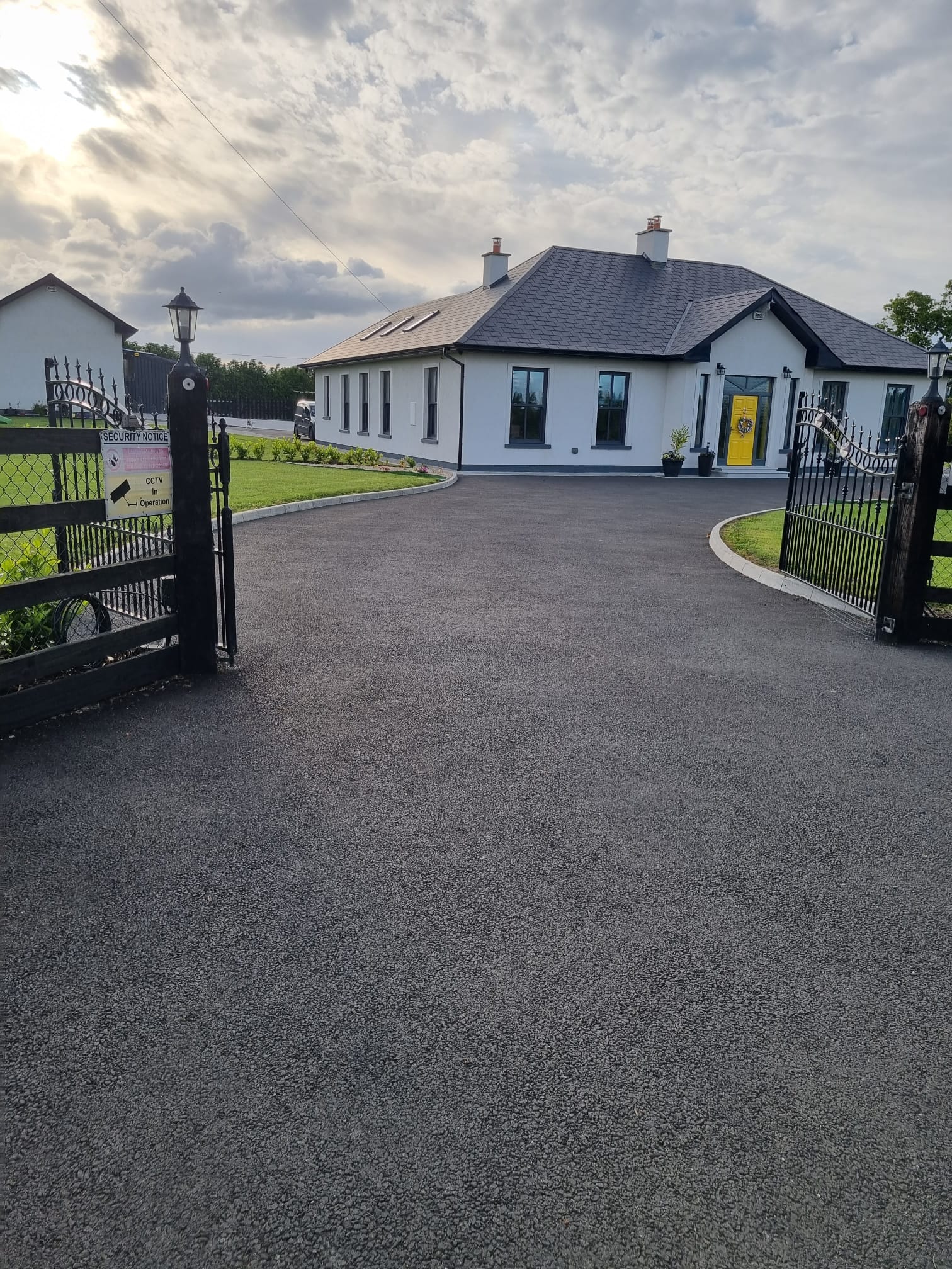 Gated Bungalow Tarmac Driveway