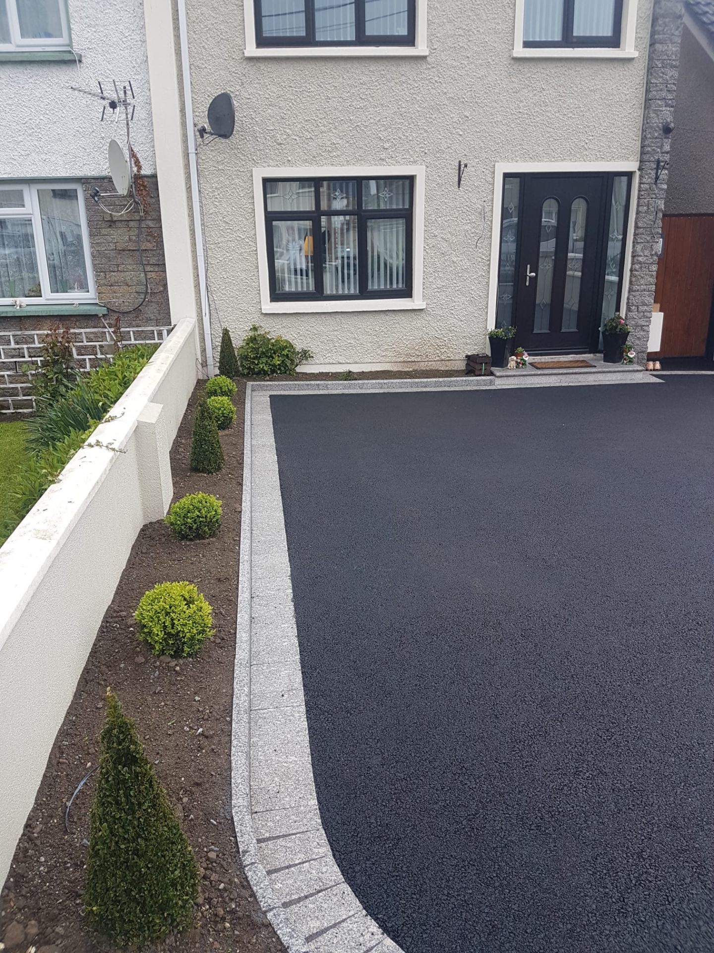 Gravel driveway with granite border