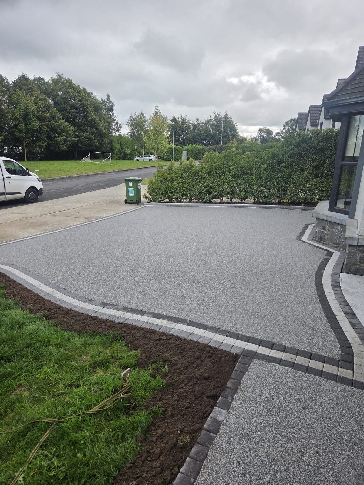Silver resin bound driveway with a charcoal block border at a family home, laid by Delaney Tarmac